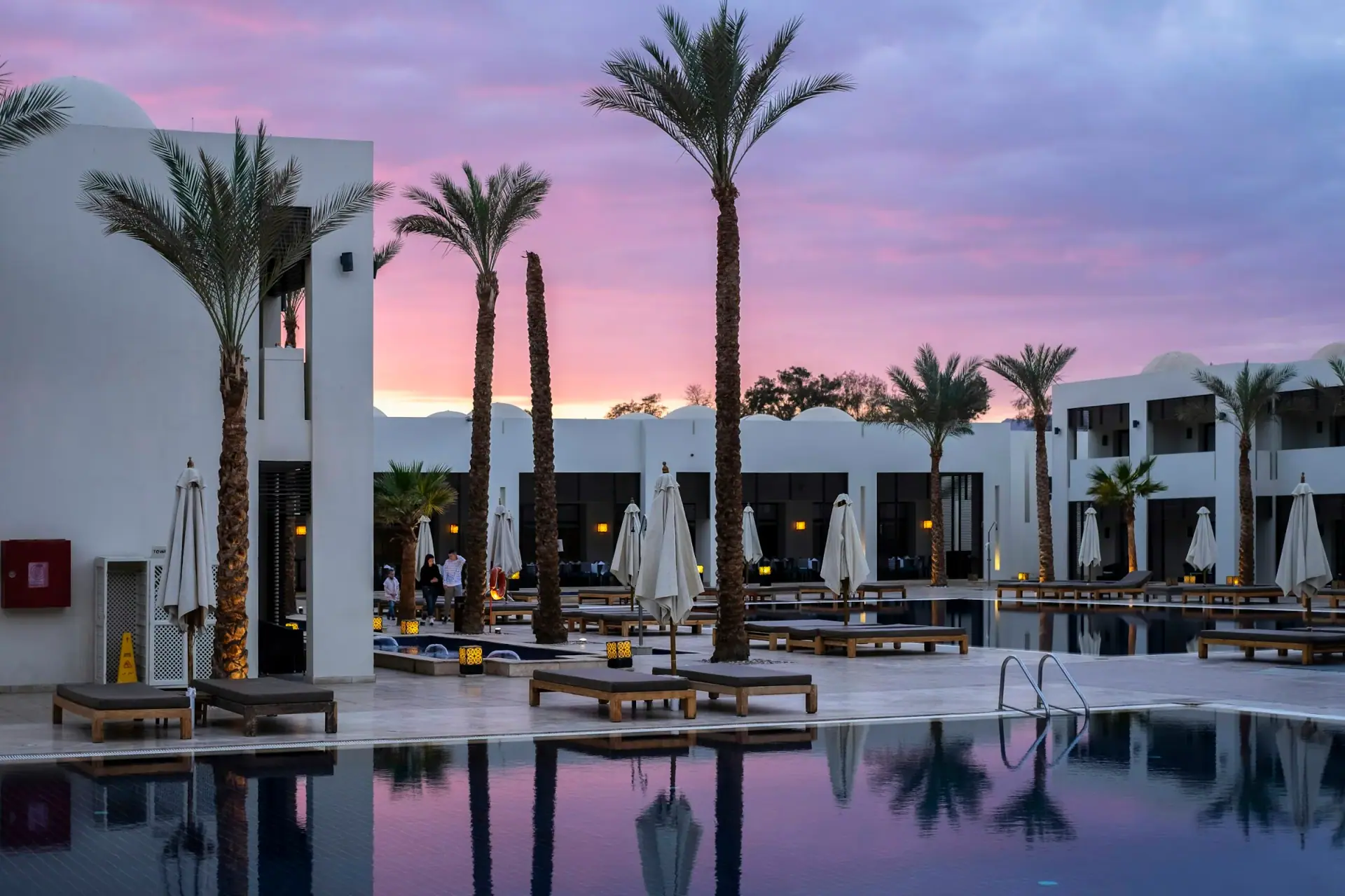 Premium-Hospitality mit Pool und Architektur